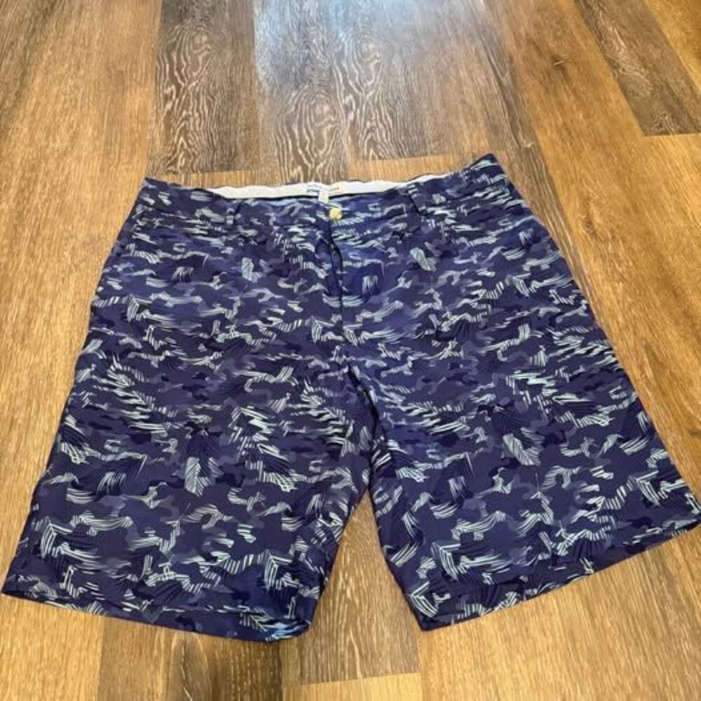 Peter Millar Performance Shorts Size 34 Camo Palm